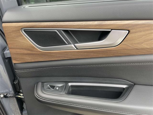 new 2025 Volkswagen Atlas car, priced at $42,096