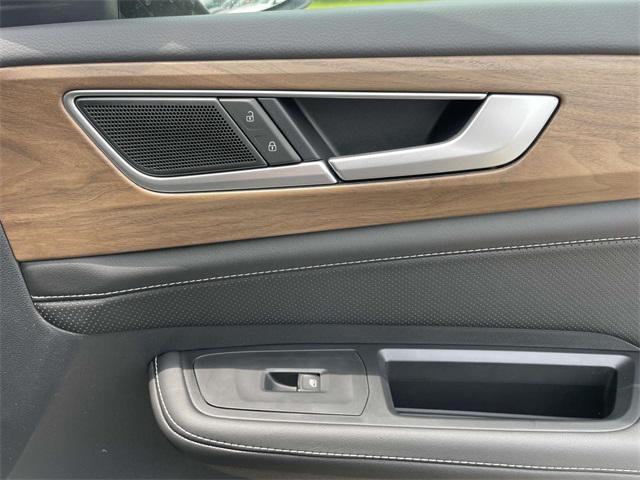 new 2025 Volkswagen Atlas car, priced at $42,096