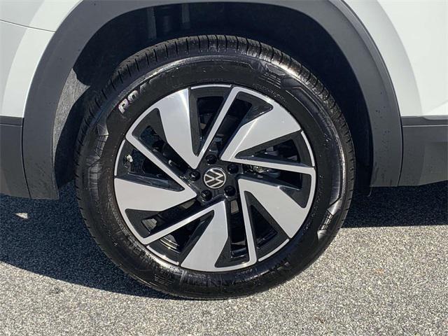 new 2024 Volkswagen Atlas car, priced at $40,875