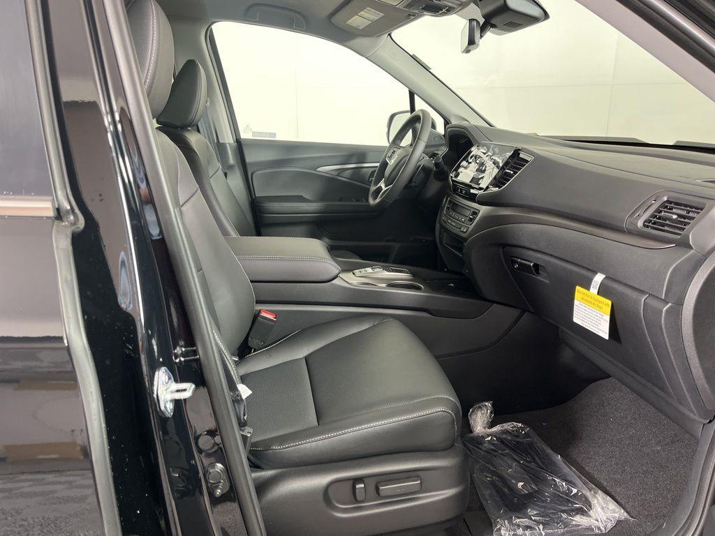 new 2025 Honda Ridgeline car, priced at $42,968