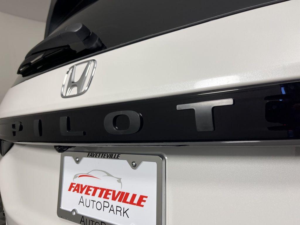 new 2025 Honda Pilot car, priced at $44,250