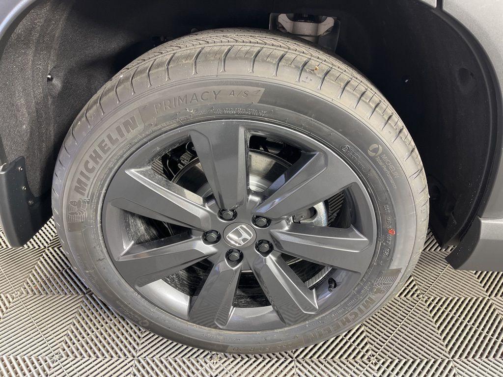 new 2025 Honda Pilot car, priced at $44,250