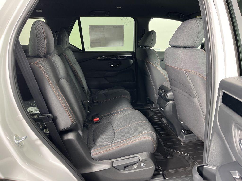 new 2025 Honda Pilot car, priced at $44,250
