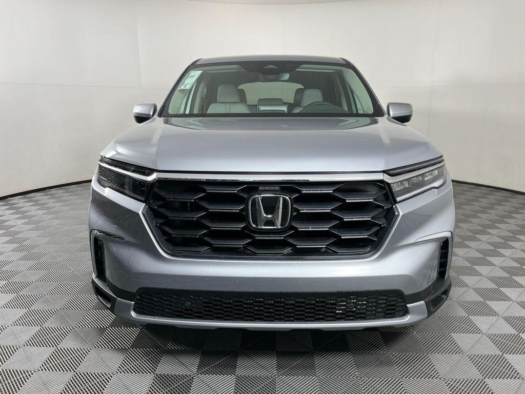 new 2025 Honda Pilot car, priced at $43,988