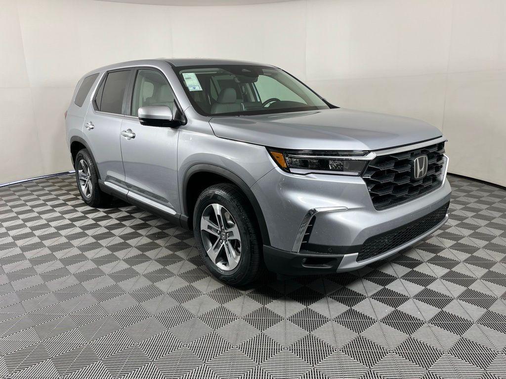 new 2025 Honda Pilot car, priced at $43,988