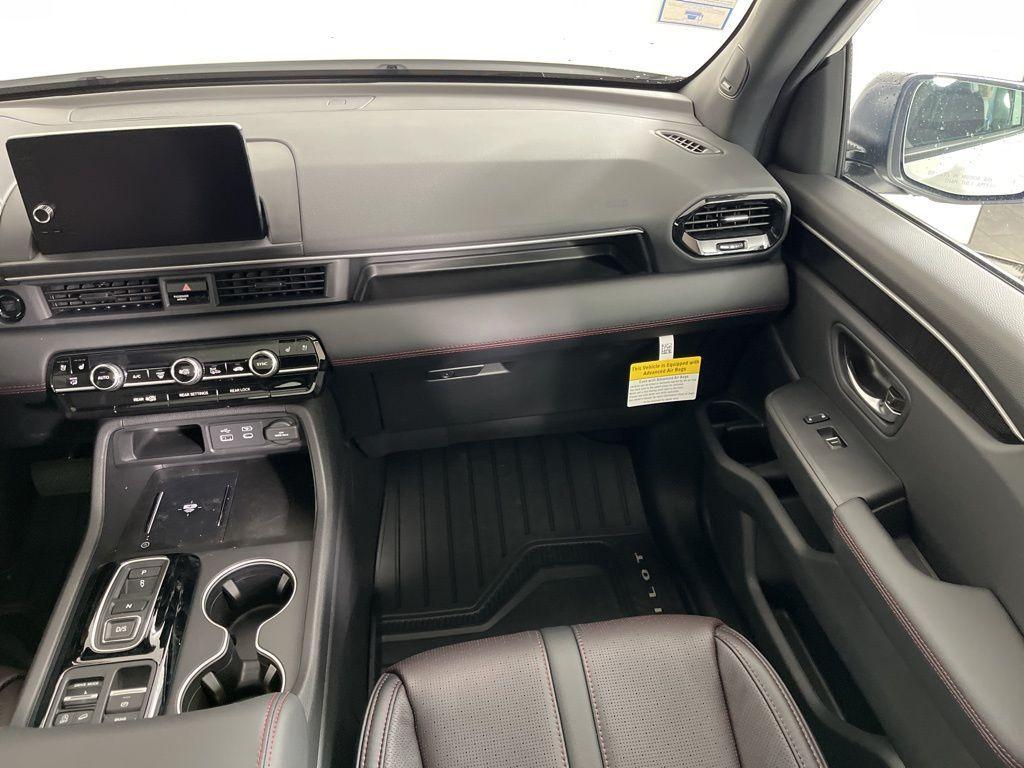 new 2025 Honda Pilot car, priced at $57,215