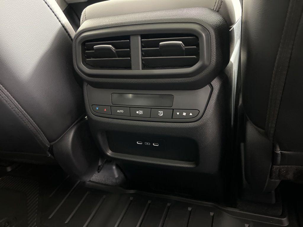 new 2025 Honda Pilot car, priced at $47,392