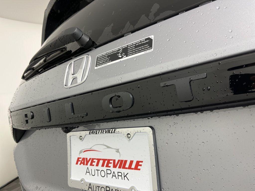 new 2025 Honda Pilot car, priced at $47,392