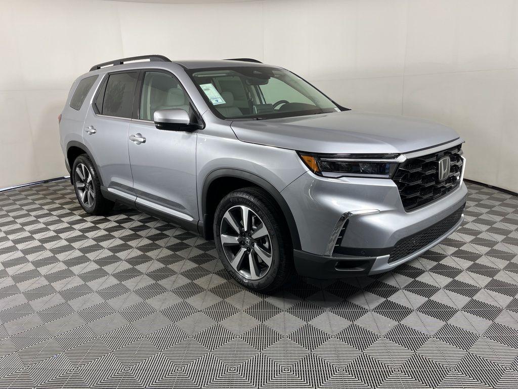 new 2025 Honda Pilot car, priced at $47,392