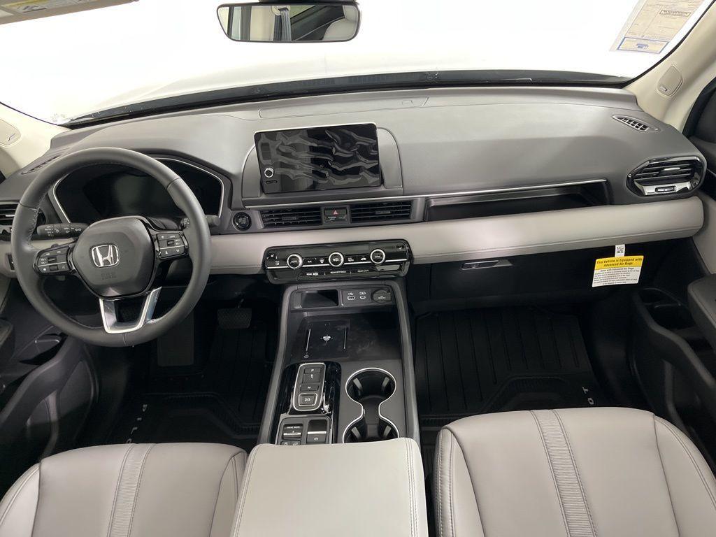 new 2025 Honda Pilot car, priced at $47,392