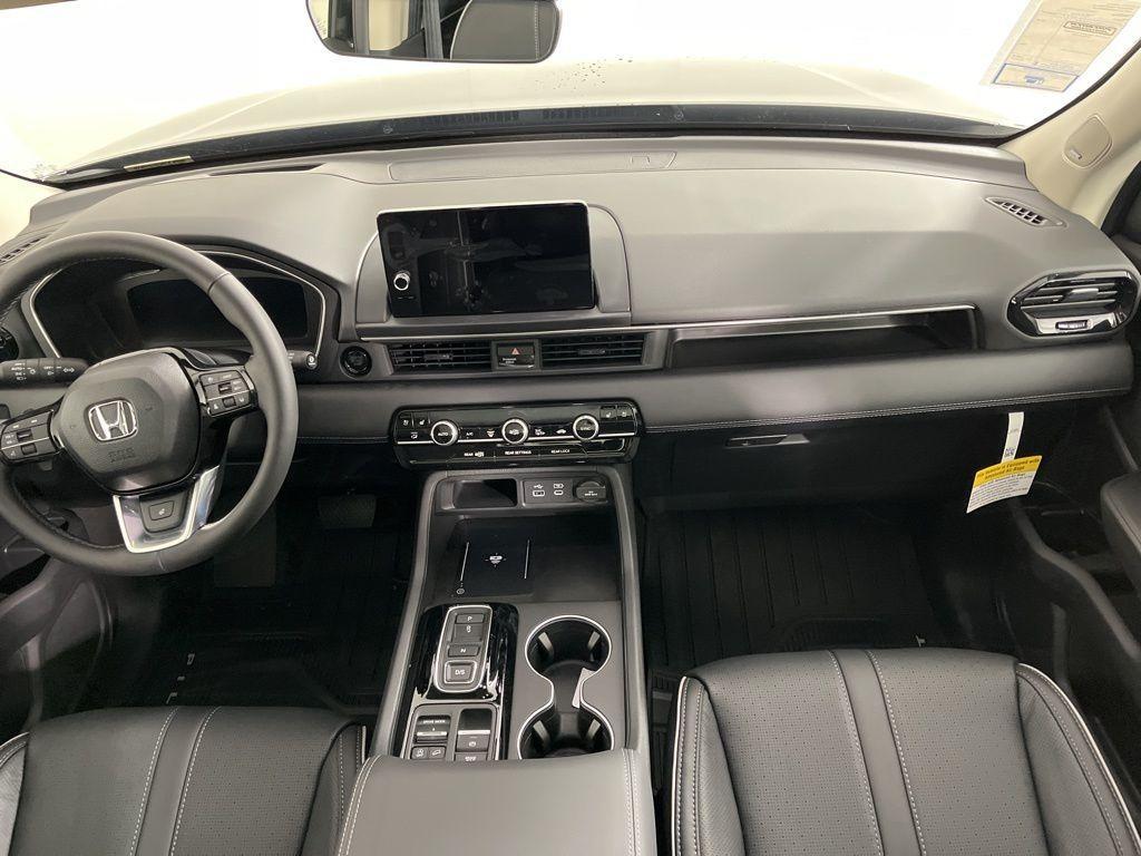 new 2025 Honda Pilot car, priced at $54,757
