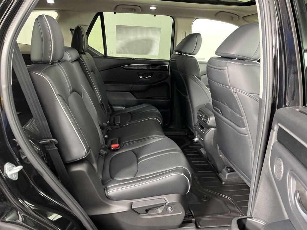 new 2025 Honda Pilot car, priced at $54,757