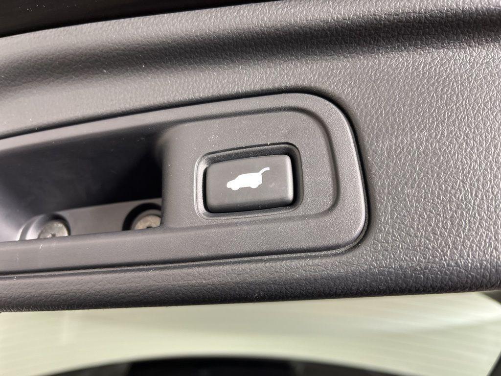 used 2022 Honda Pilot car, priced at $33,379