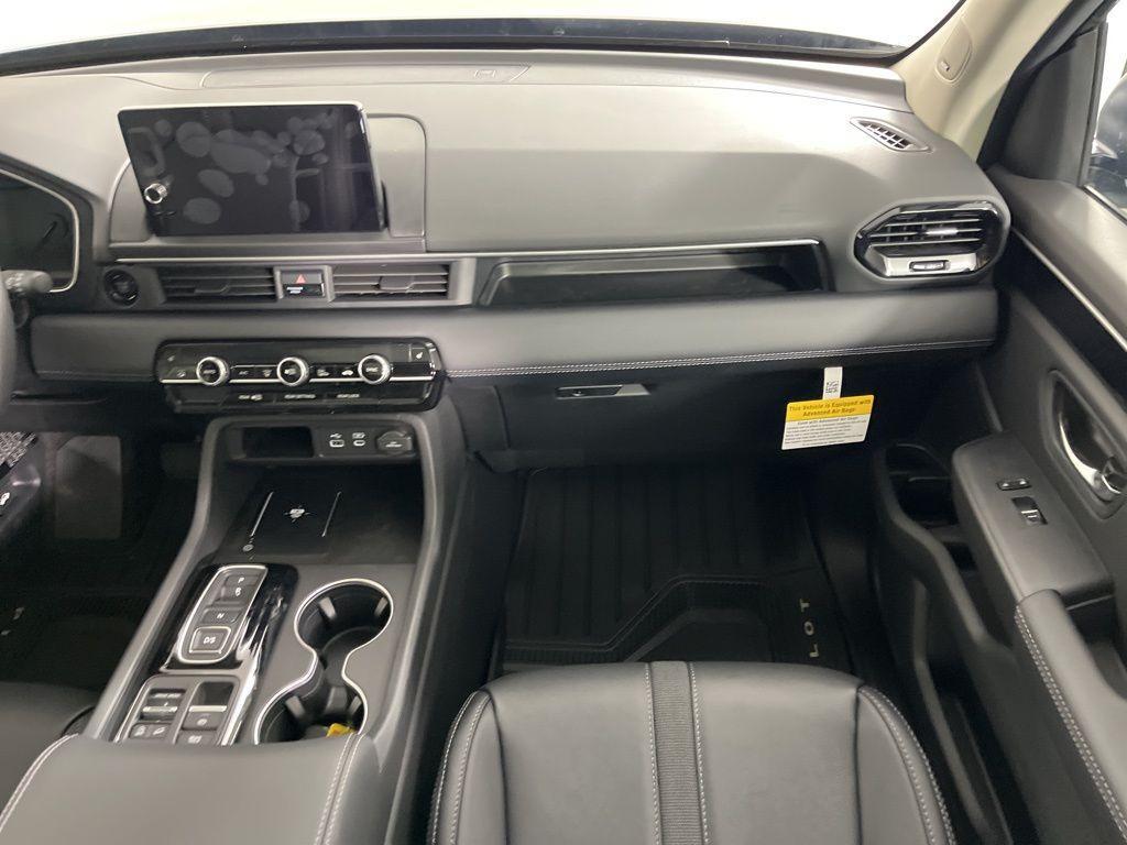 new 2025 Honda Pilot car, priced at $50,895