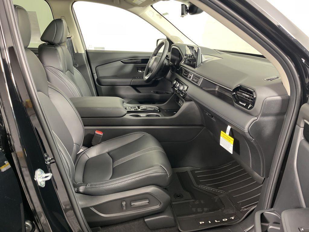 new 2025 Honda Pilot car, priced at $50,895