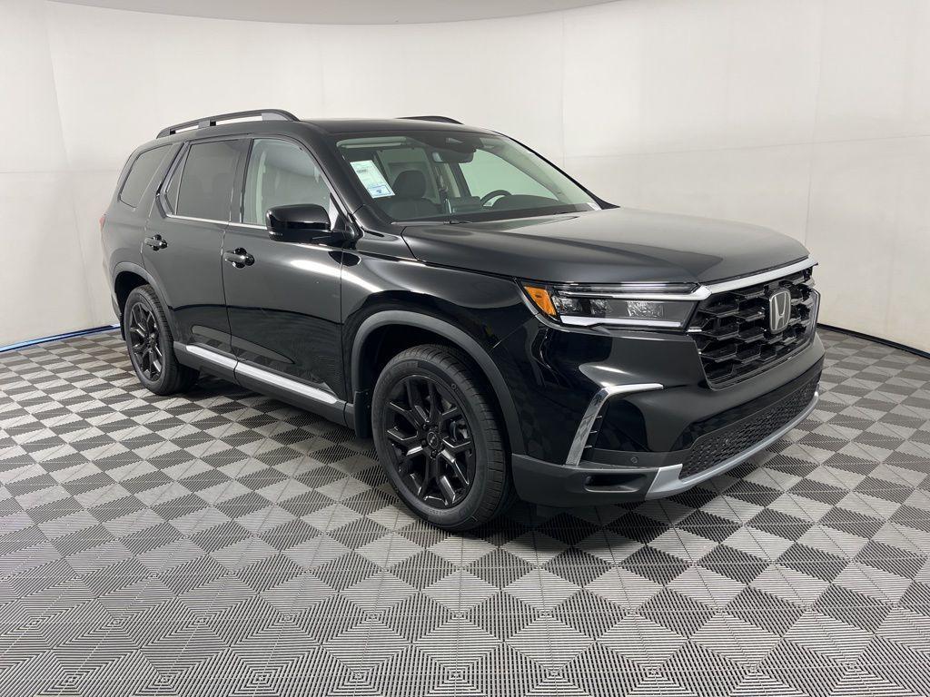 new 2025 Honda Pilot car, priced at $50,895