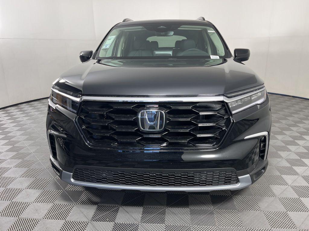 new 2025 Honda Pilot car, priced at $50,895