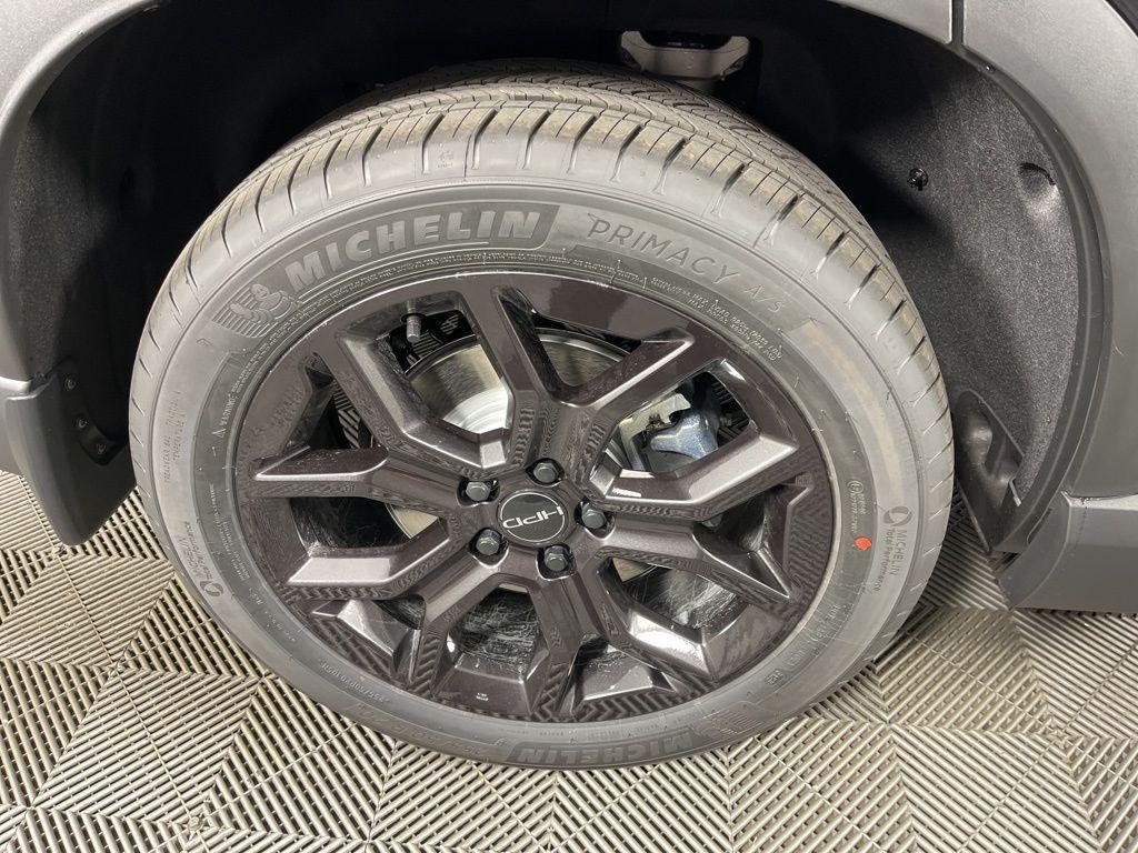 new 2025 Honda Pilot car, priced at $50,895