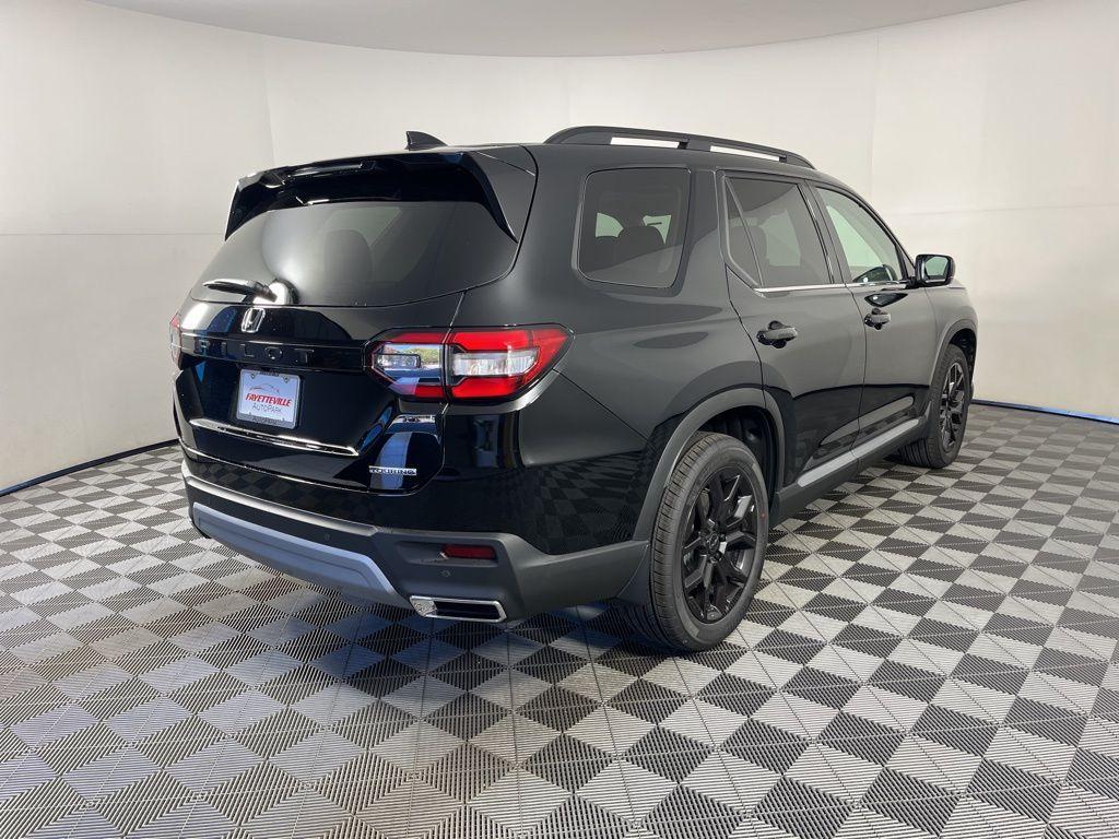 new 2025 Honda Pilot car, priced at $50,895