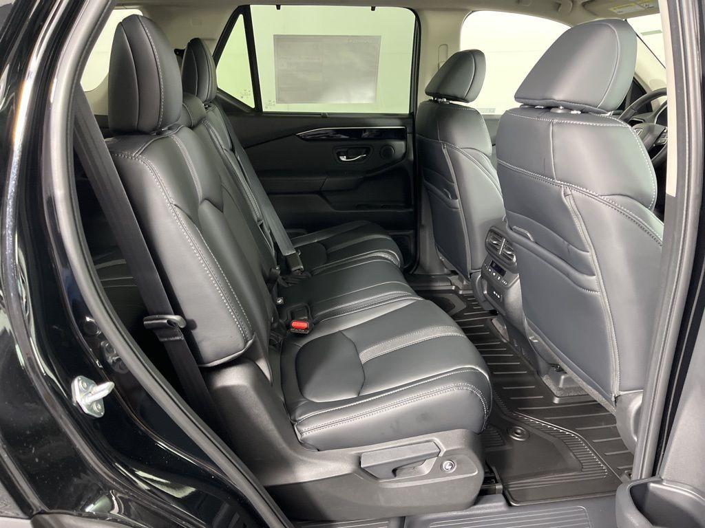new 2025 Honda Pilot car, priced at $50,895