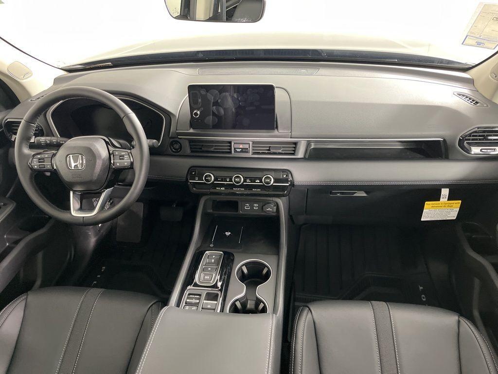 new 2025 Honda Pilot car, priced at $50,895