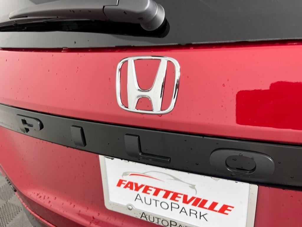 new 2025 Honda Pilot car, priced at $51,350