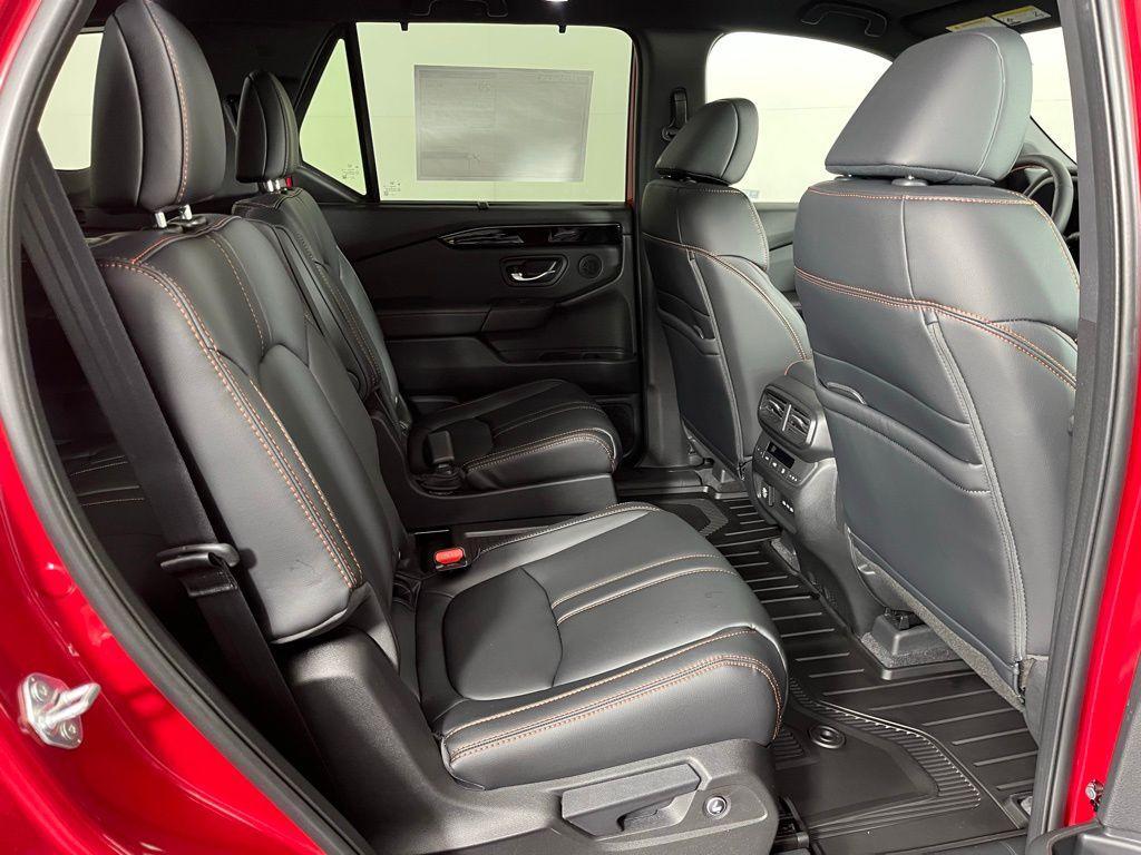 new 2025 Honda Pilot car, priced at $51,350