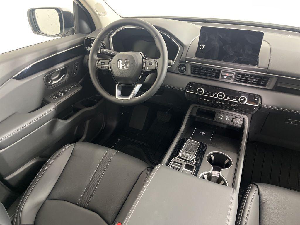 new 2025 Honda Pilot car, priced at $50,757