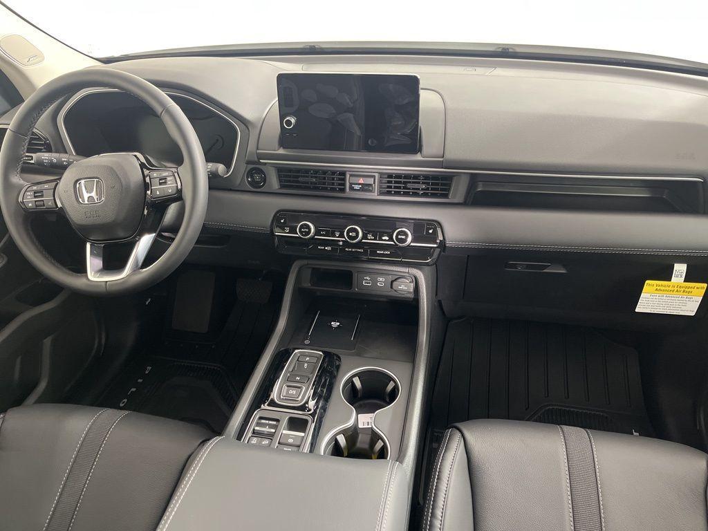 new 2025 Honda Pilot car, priced at $50,757