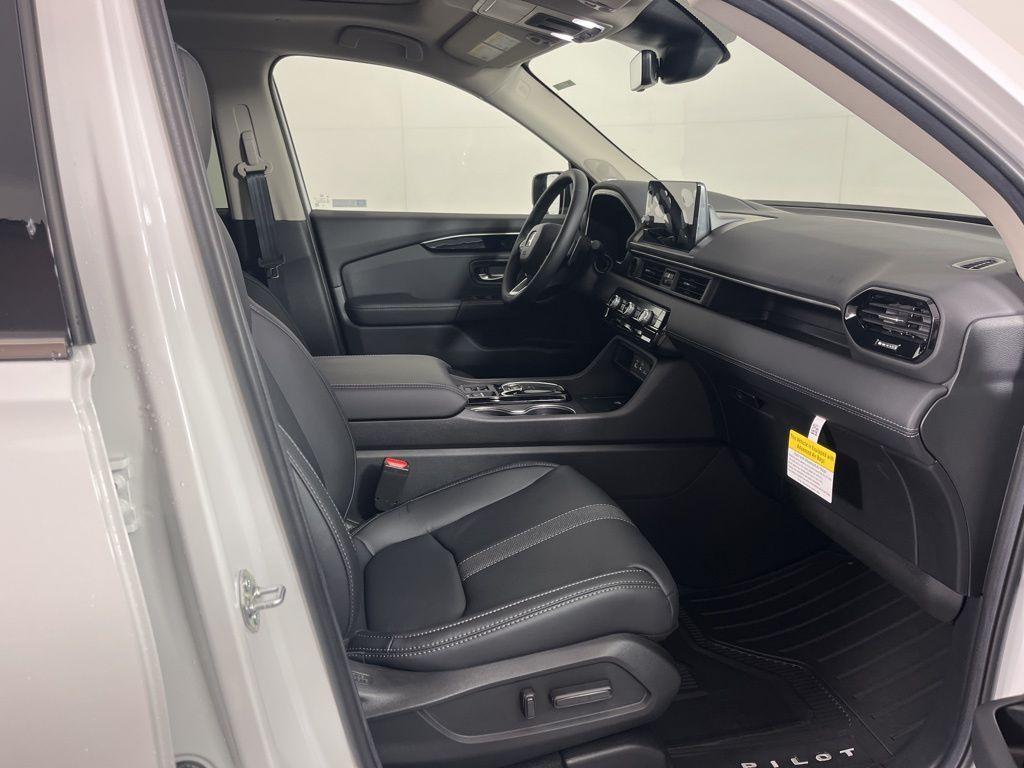 new 2025 Honda Pilot car, priced at $50,757