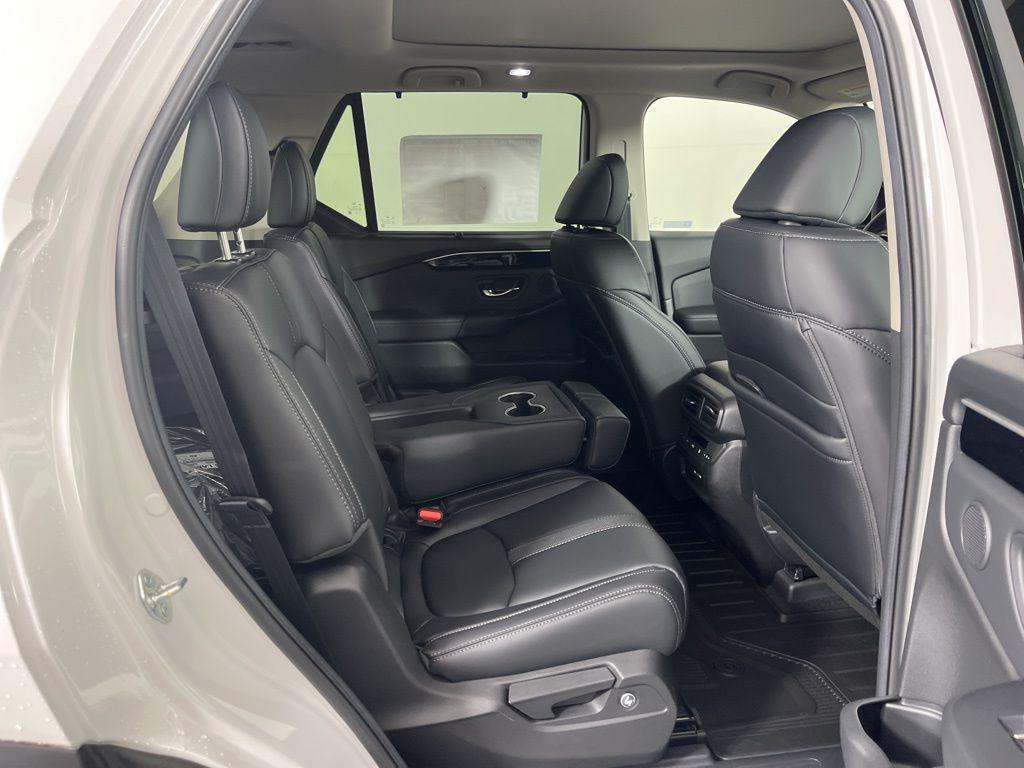 new 2025 Honda Pilot car, priced at $50,757