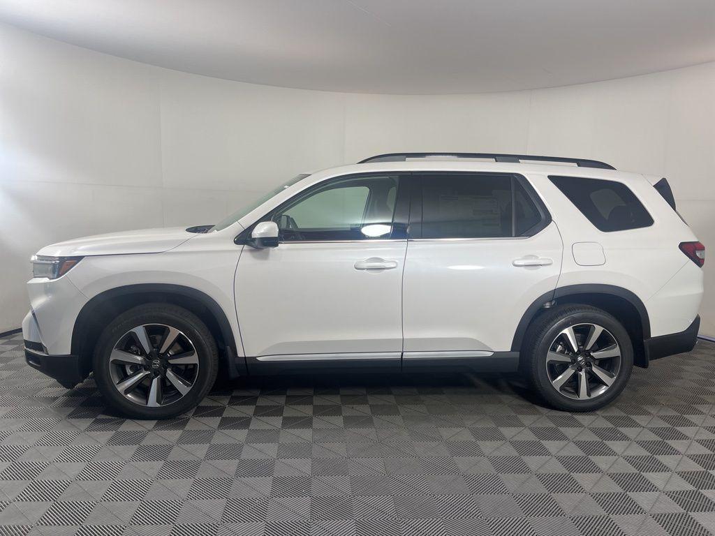 new 2025 Honda Pilot car, priced at $50,757