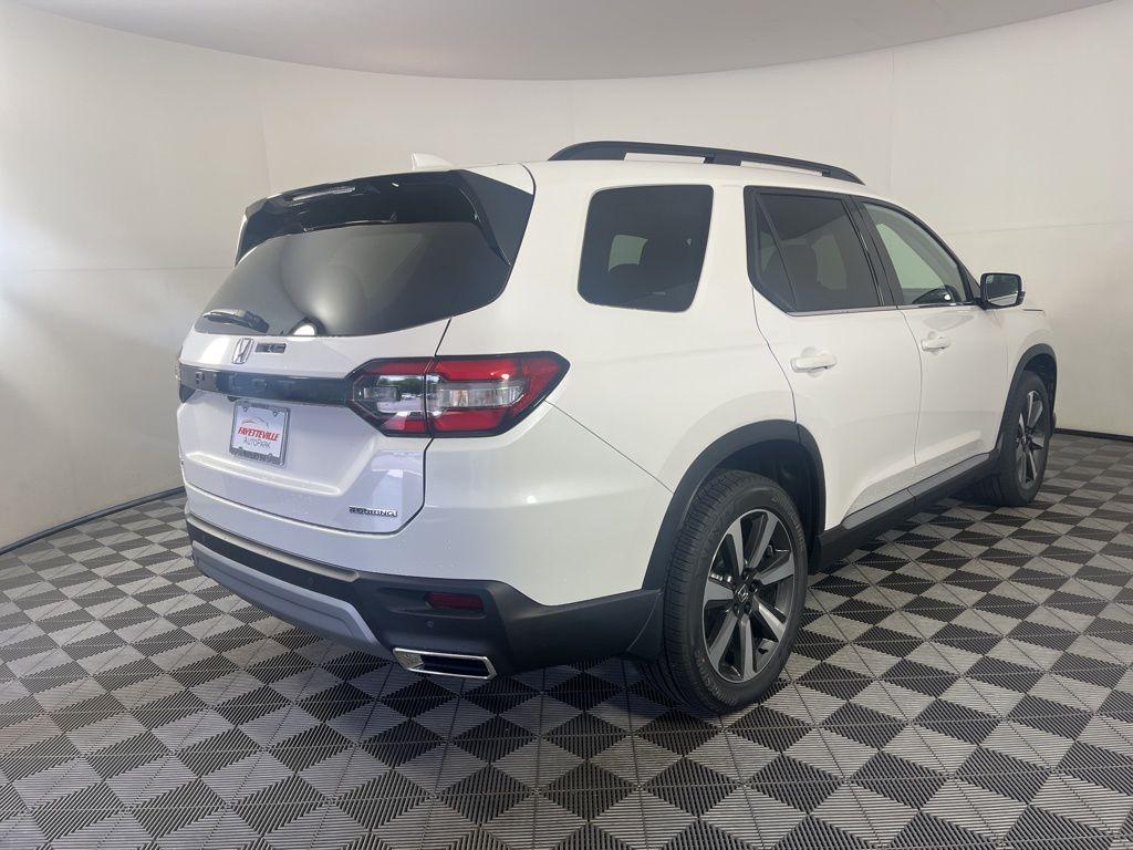new 2025 Honda Pilot car, priced at $50,757