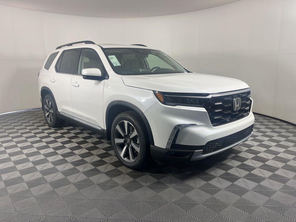 new 2025 Honda Pilot car, priced at $50,757