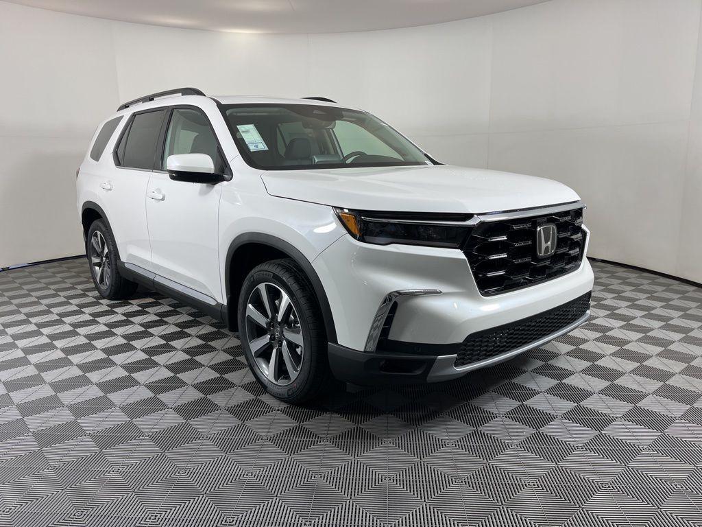 new 2025 Honda Pilot car, priced at $50,080