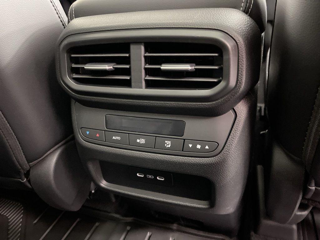 new 2025 Honda Pilot car, priced at $53,750