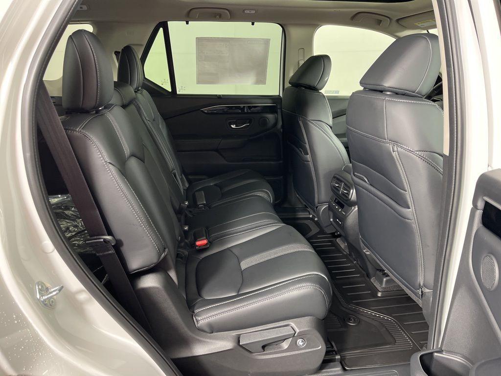 new 2025 Honda Pilot car, priced at $53,750