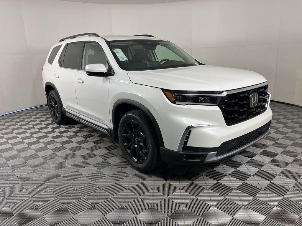new 2025 Honda Pilot car, priced at $53,750