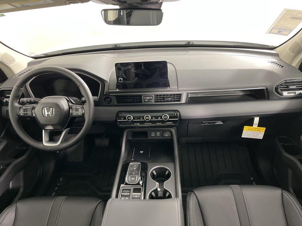 new 2025 Honda Pilot car, priced at $53,750