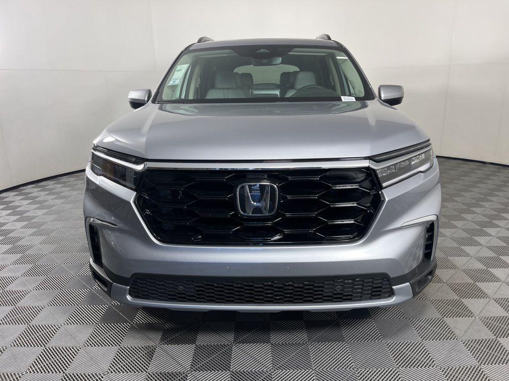 new 2025 Honda Pilot car, priced at $50,895