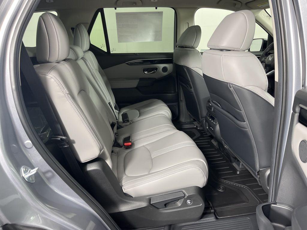 new 2025 Honda Pilot car, priced at $50,895