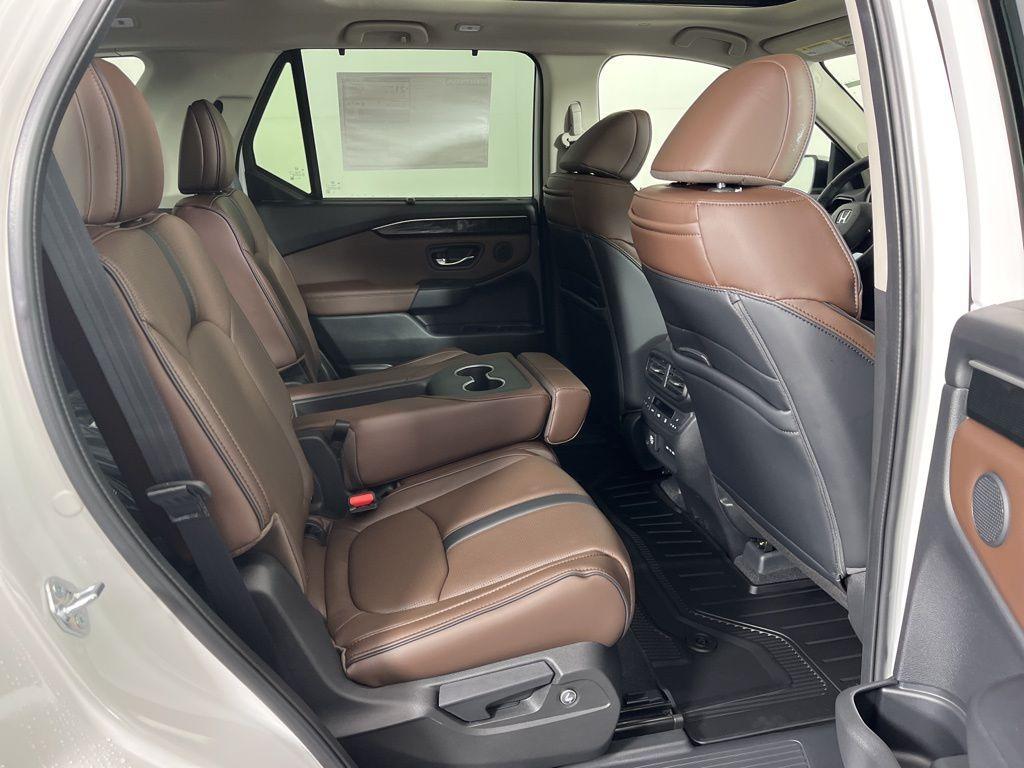 new 2025 Honda Pilot car, priced at $54,930