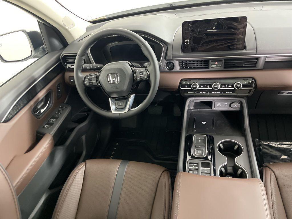 new 2025 Honda Pilot car, priced at $54,930