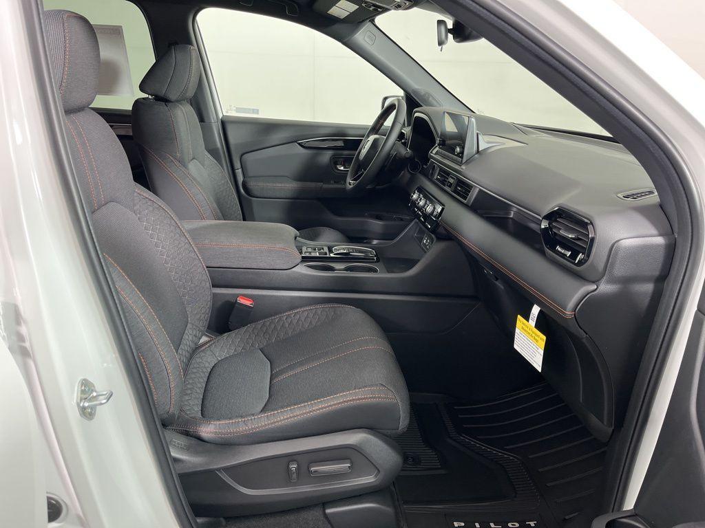 new 2025 Honda Pilot car, priced at $44,250