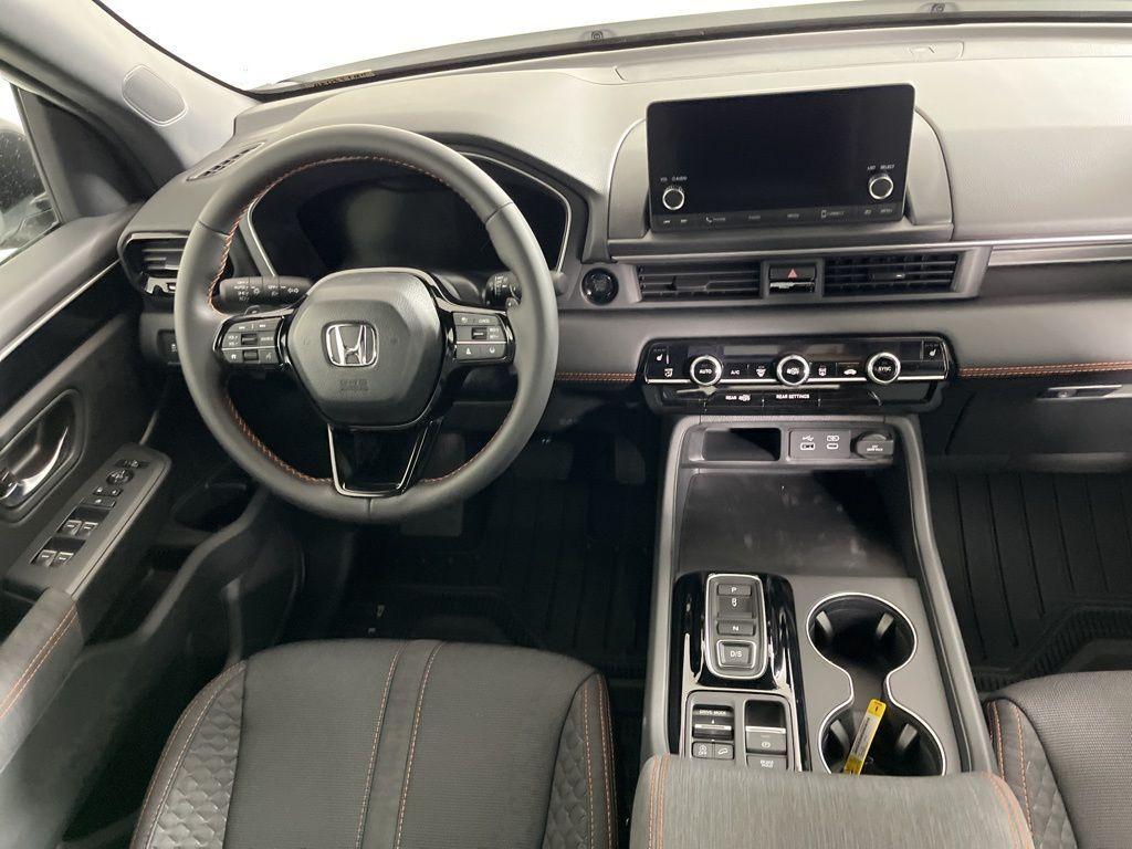 new 2025 Honda Pilot car, priced at $44,250