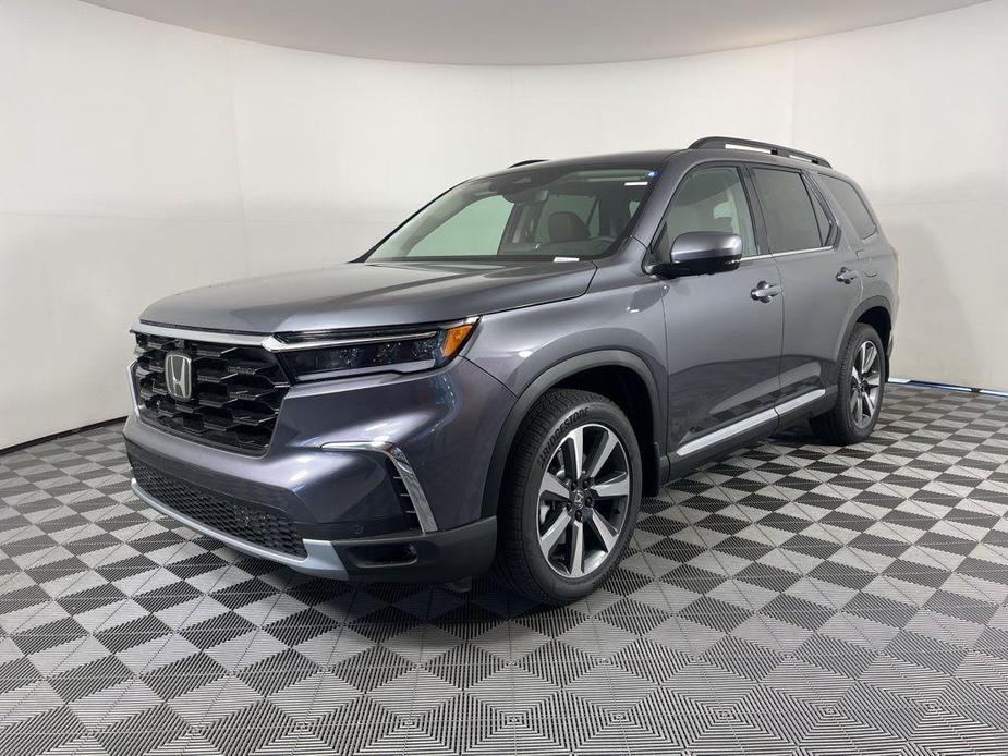 new 2025 Honda Pilot car, priced at $54,475