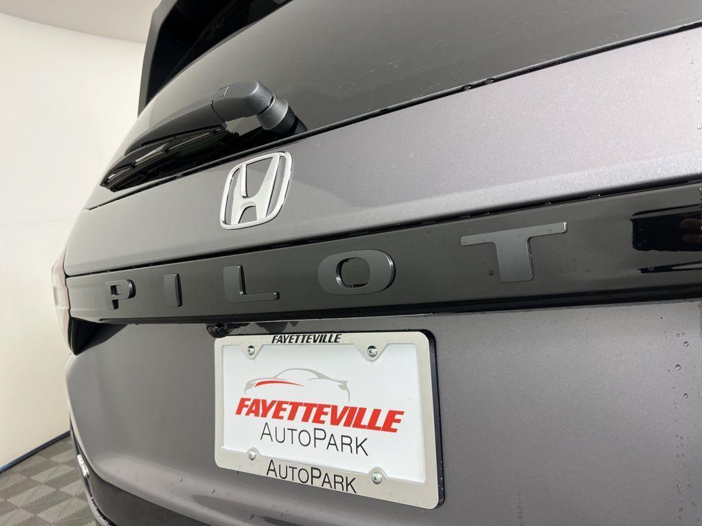 new 2025 Honda Pilot car, priced at $51,095