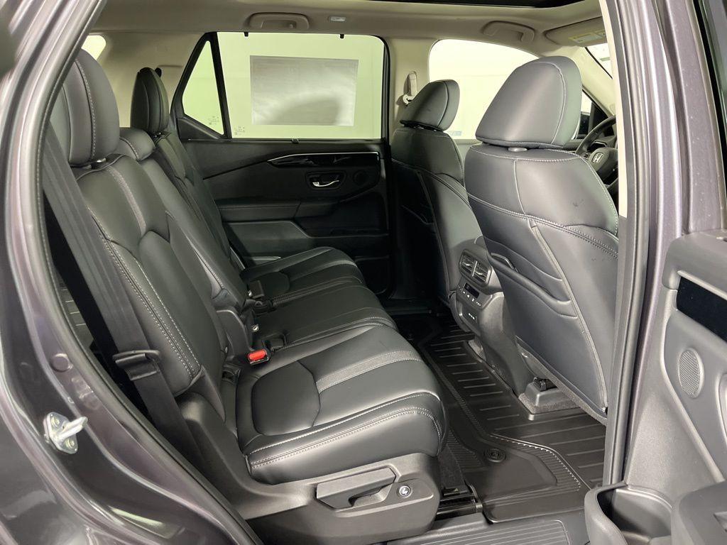 new 2025 Honda Pilot car, priced at $51,095