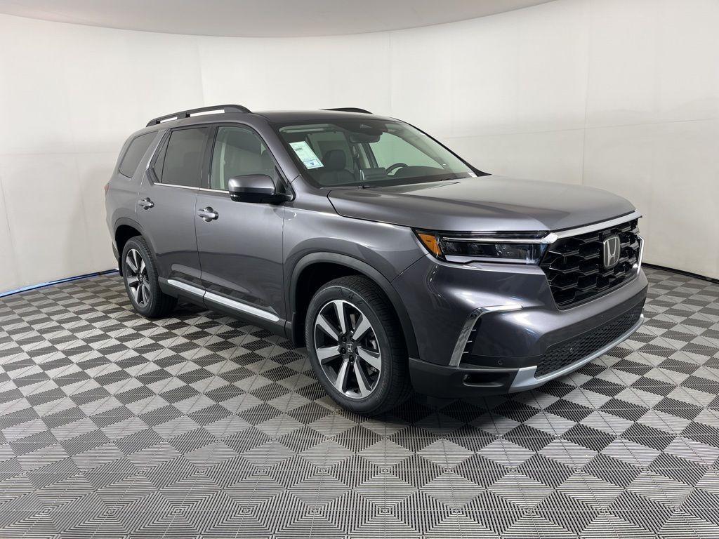 new 2025 Honda Pilot car, priced at $51,095