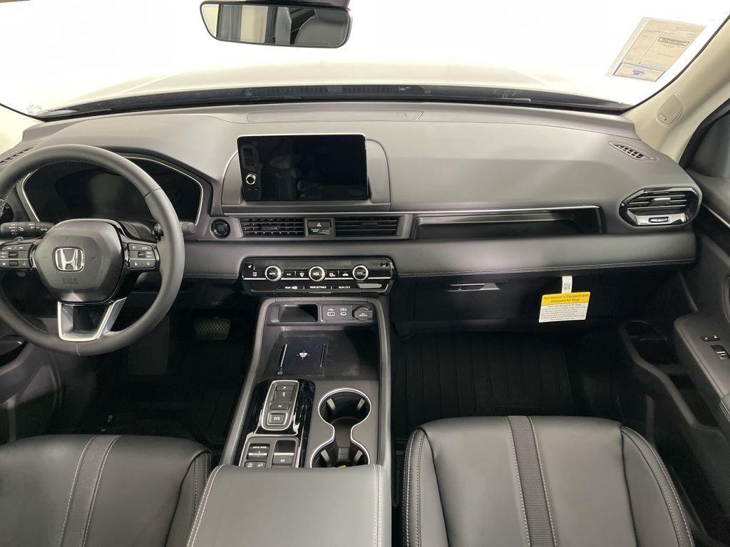 new 2025 Honda Pilot car, priced at $51,095